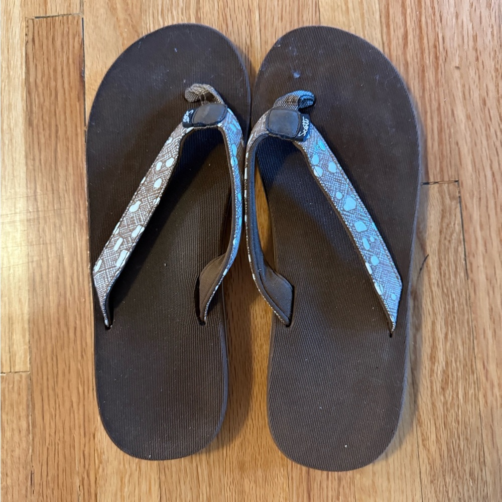 Scott Brand Brown Rubber Flip Flops with Patterned Straps in brown/ cream Size 8